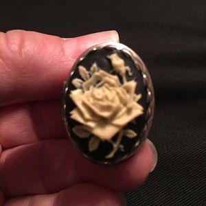 Vintage style floral cameo locket ring